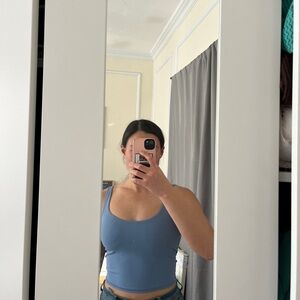 vuori daily crop light blue